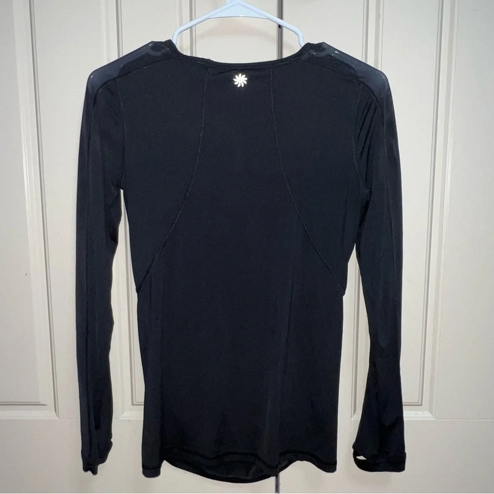 Athleta Black Athleisure Long Sleeve Workout Shirt With Thumbholes Size XS - Picture 6 of 8